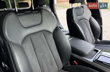 Позашляховик / Кросовер Audi Q7 2022 в 
