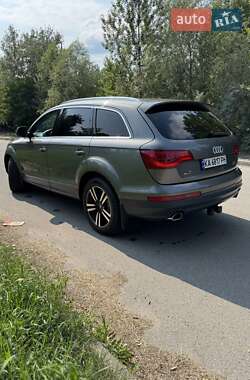Позашляховик / Кросовер Audi Q7 2015 в 