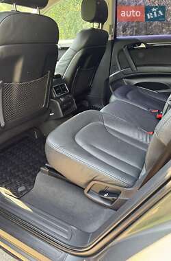 Позашляховик / Кросовер Audi Q7 2015 в 
