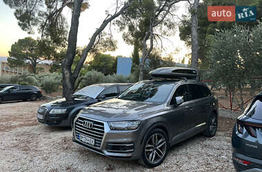 Внедорожник / Кроссовер Audi Q7 2015 в 