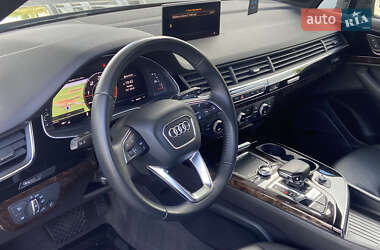 Позашляховик / Кросовер Audi Q7 2018 в 