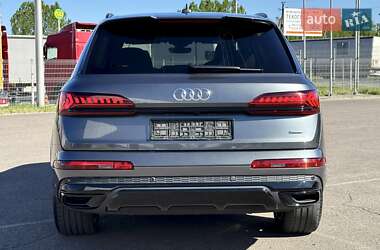 Позашляховик / Кросовер Audi Q7 2021 в 