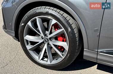 Позашляховик / Кросовер Audi Q7 2021 в 