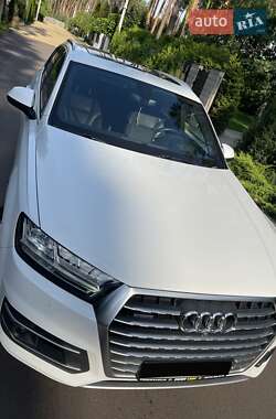 Позашляховик / Кросовер Audi Q7 2017 в 