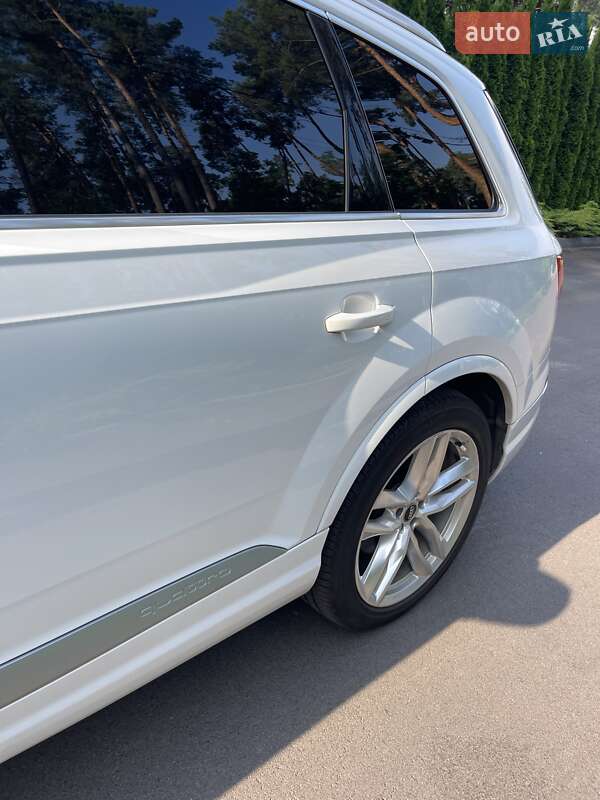 Позашляховик / Кросовер Audi Q7 2017 в Києві