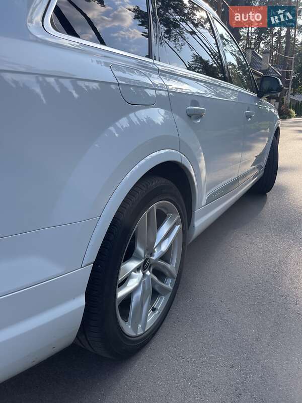 Позашляховик / Кросовер Audi Q7 2017 в Києві