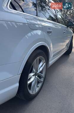 Позашляховик / Кросовер Audi Q7 2017 в 