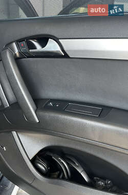 Позашляховик / Кросовер Audi Q7 2009 в 