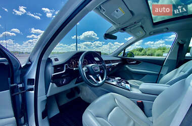 Позашляховик / Кросовер Audi Q7 2018 в 