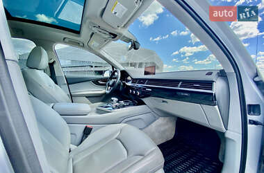 Позашляховик / Кросовер Audi Q7 2018 в 