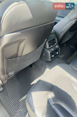 Позашляховик / Кросовер Audi Q7 2012 в 