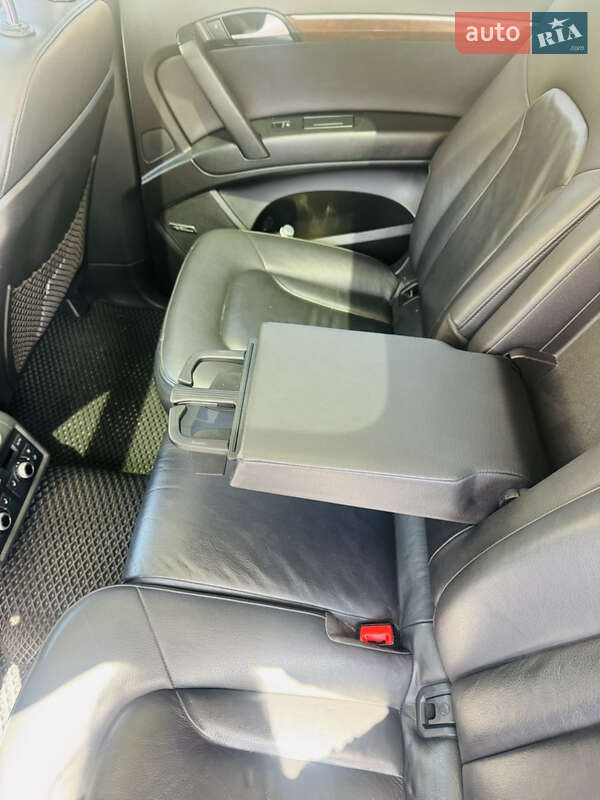 Позашляховик / Кросовер Audi Q7 2012 в Чернівцях