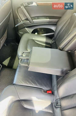 Позашляховик / Кросовер Audi Q7 2012 в 