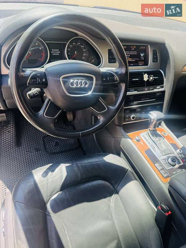 Позашляховик / Кросовер Audi Q7 2012 в Чернівцях