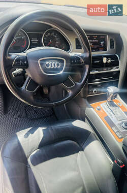 Позашляховик / Кросовер Audi Q7 2012 в 