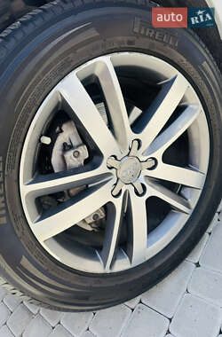 Позашляховик / Кросовер Audi Q7 2012 в 