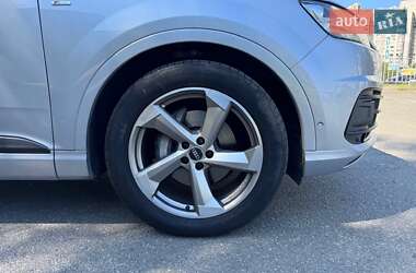 Позашляховик / Кросовер Audi Q7 2018 в 