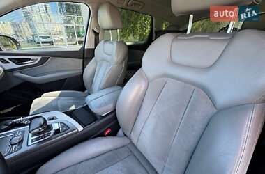Позашляховик / Кросовер Audi Q7 2018 в 