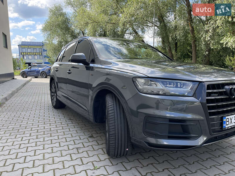 Внедорожник / Кроссовер Audi Q7 2017 в Хмельницком