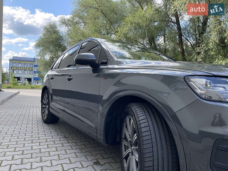 Внедорожник / Кроссовер Audi Q7 2017 в Хмельницком