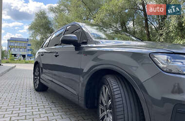 Позашляховик / Кросовер Audi Q7 2017 в 