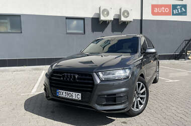 Позашляховик / Кросовер Audi Q7 2017 в 