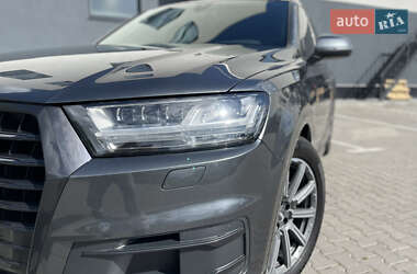 Позашляховик / Кросовер Audi Q7 2017 в 