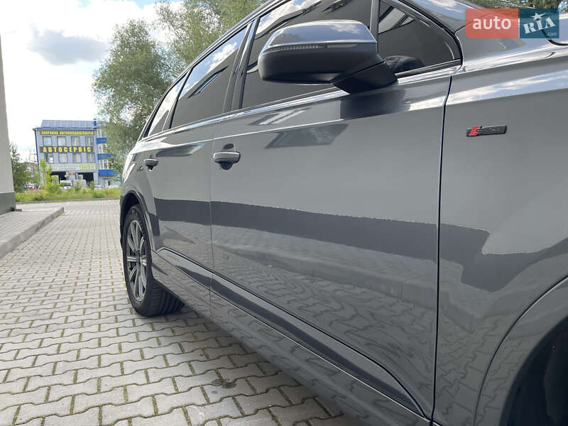Внедорожник / Кроссовер Audi Q7 2017 в Хмельницком