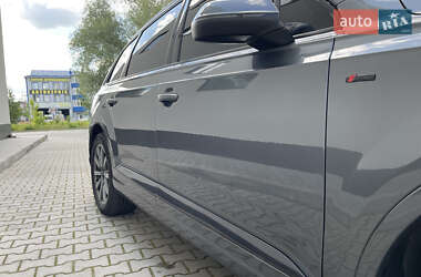 Позашляховик / Кросовер Audi Q7 2017 в 