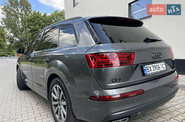 Позашляховик / Кросовер Audi Q7 2017 в 