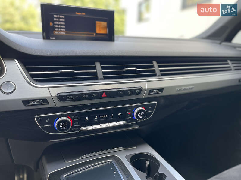 Внедорожник / Кроссовер Audi Q7 2017 в Хмельницком