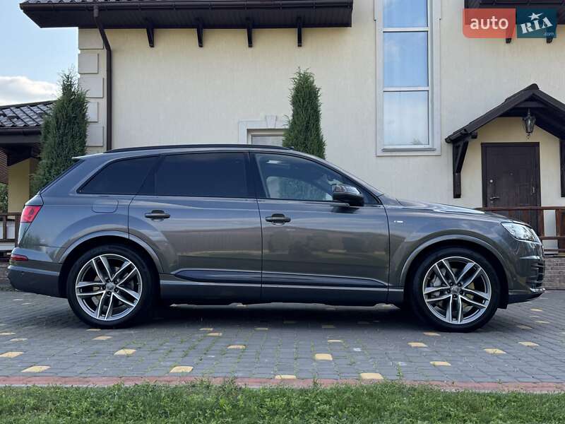 Позашляховик / Кросовер Audi Q7 2018 в Києві