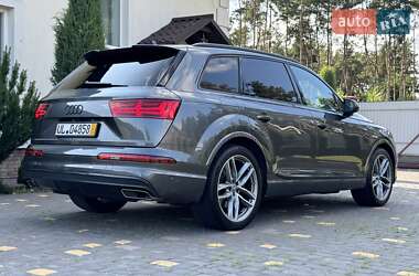 Позашляховик / Кросовер Audi Q7 2018 в 