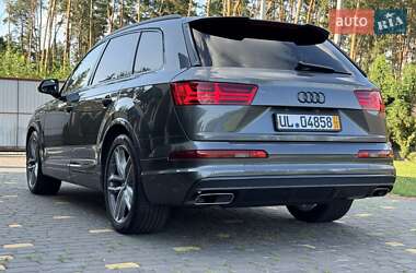 Позашляховик / Кросовер Audi Q7 2018 в 