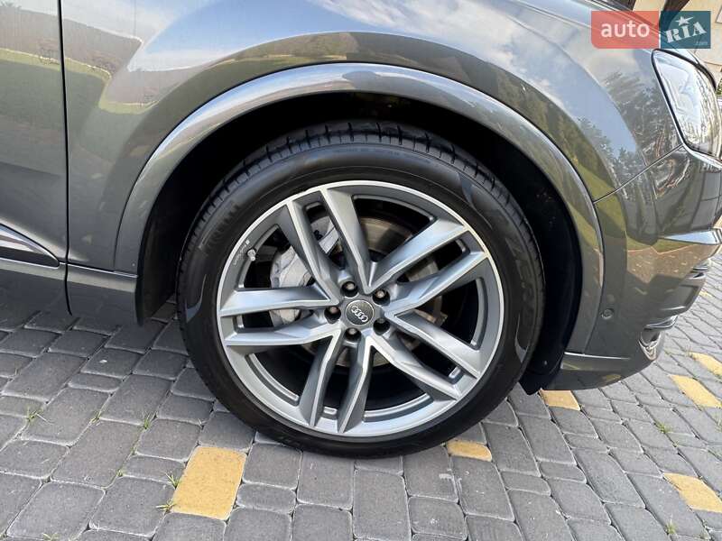 Позашляховик / Кросовер Audi Q7 2018 в Києві