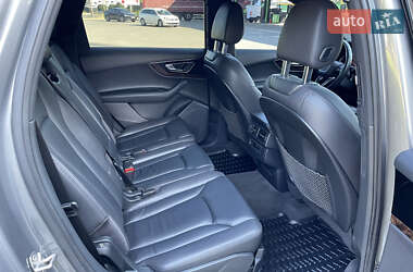 Внедорожник / Кроссовер Audi Q7 2016 в 