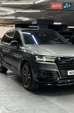 Позашляховик / Кросовер Audi Q7 2016 в 