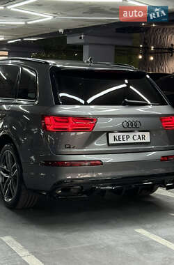 Позашляховик / Кросовер Audi Q7 2016 в 