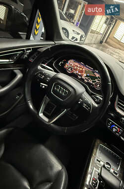 Позашляховик / Кросовер Audi Q7 2016 в 