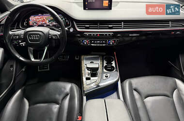 Позашляховик / Кросовер Audi Q7 2016 в 