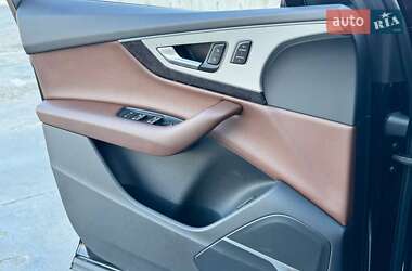 Внедорожник / Кроссовер Audi Q7 2019 в 
