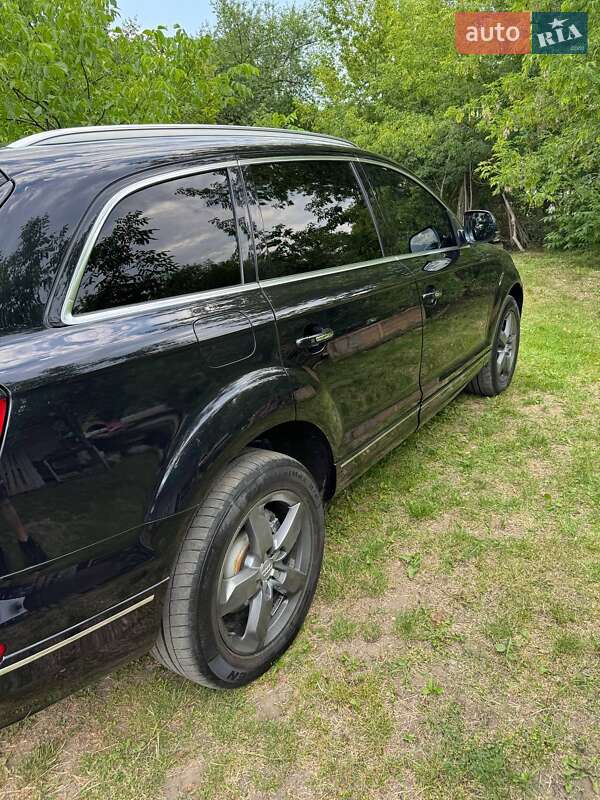 Внедорожник / Кроссовер Audi Q7 2013 в Сумах