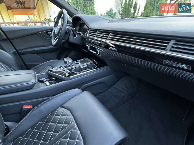 Позашляховик / Кросовер Audi Q7 2018 в Києві
