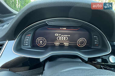 Позашляховик / Кросовер Audi Q7 2018 в 