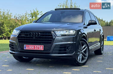 Позашляховик / Кросовер Audi Q7 2018 в 