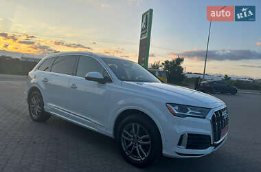 Позашляховик / Кросовер Audi Q7 2021 в 