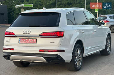 Позашляховик / Кросовер Audi Q7 2021 в 