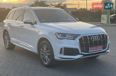 Позашляховик / Кросовер Audi Q7 2021 в 