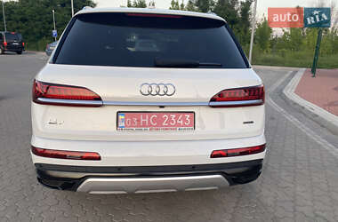 Позашляховик / Кросовер Audi Q7 2021 в 