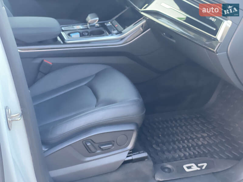 Позашляховик / Кросовер Audi Q7 2021 в Києві